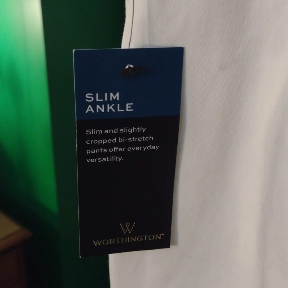 Worthington, size 18, white slim ankle pants - Picture 3 of 5